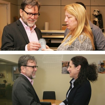 Arriba Delaney con Carmen Bayarri, directora del SBO, y abajo con la responsable de RRII, Ana Peláez