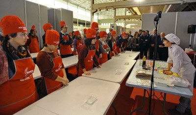 Los jóvenes castellano-leoneses, en el taller de cocina