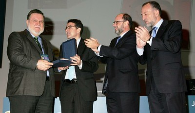 Pilat recoge su galardón durante el homenaje celebrado en las jornadas
