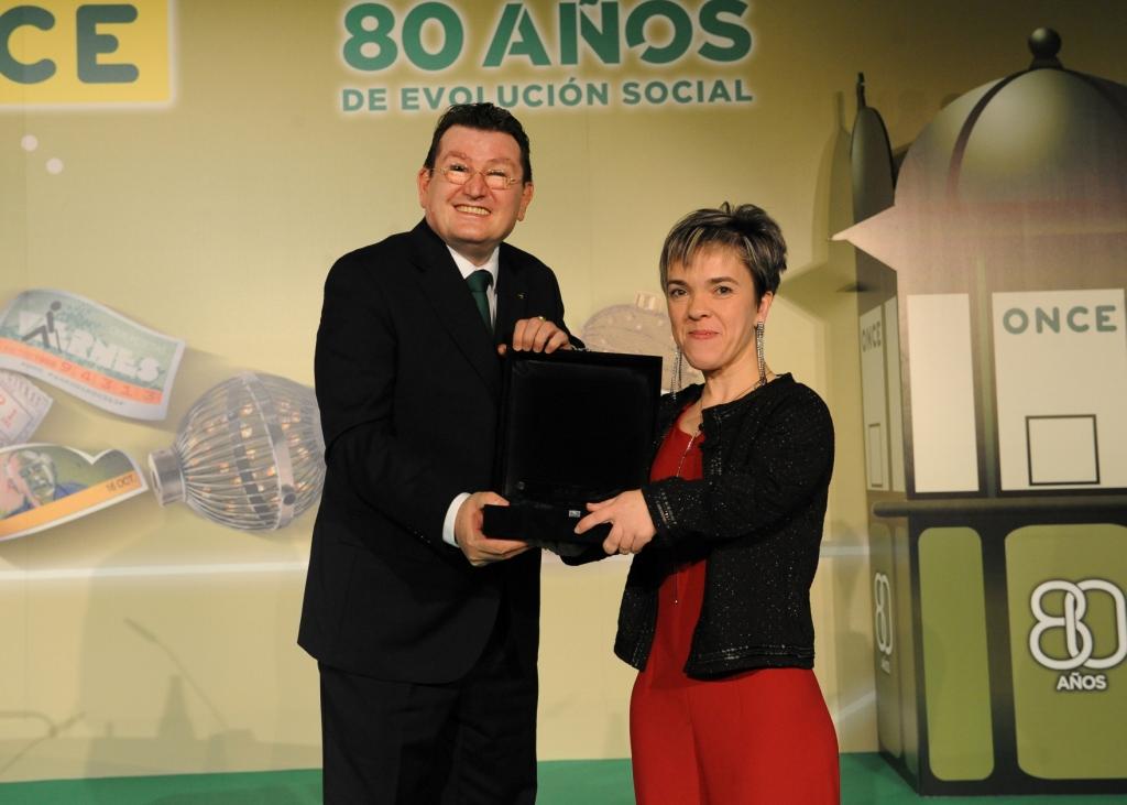 Carmen Facorro, recoge su galardón como la mejor vendedora de la DT de Galicia