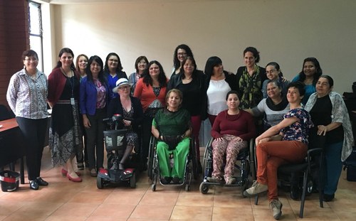 Ana Pelaéz con un grupo de mujeres con discapacidad de Costa Rica