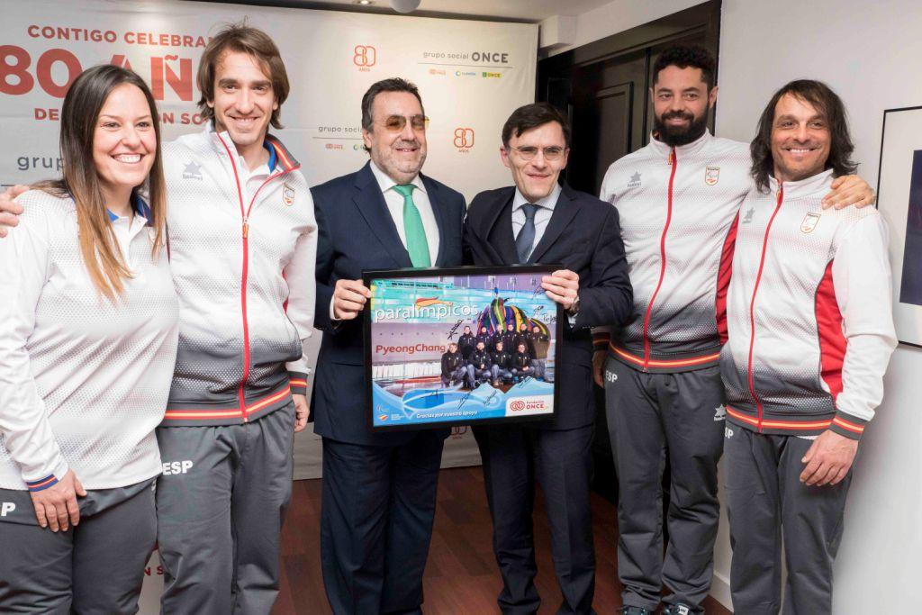 Carballeda y Alberto Durán reciben al equipo en la sede de Fundación ONCE
