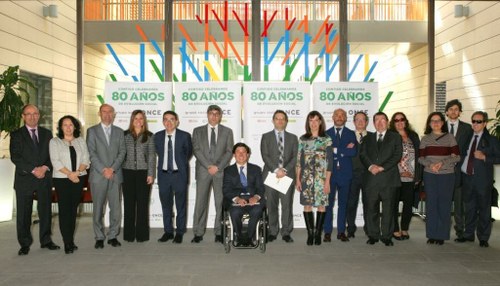 Foto de familia de la Comisión Permanente del Consejo de Protectorado en el hall del CRE
