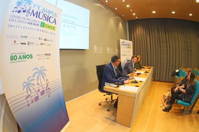 Presentación del Campus con el alcalde de Busot (en el centro)