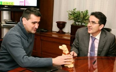 director, Ignacio García, y por parte de la ONCE, el director general adjunto de Servicios Sociales para Afiliados, Andrés Ramos