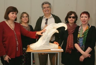 Sara Giménez junto a responsables del Museo y de la ONCE