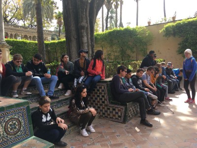Un momento de descanso en la visita al Parque de María Luisa