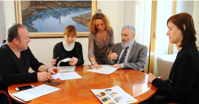 De izquierda a derecha, Javier López Herranz, Luisa Moret, Xavier Grau y Raquel Saavedra, en la firma del convenio