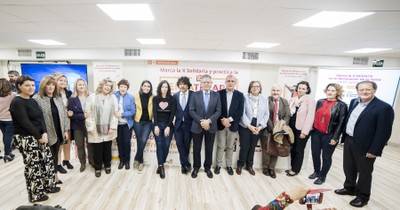 Foto de familia de los representantes de ONG  y entidades del Tercer Sector en el acto de presentación de la campaña 