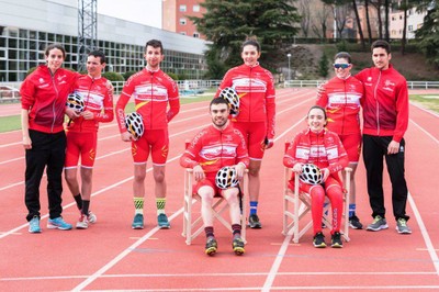 Los jóvenes integrantes del nuevo equipo de Promesas de Ciclismo Paralímpico, patrocinado por Cofidis