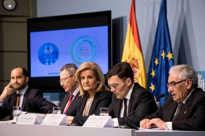 Mesa presidencial del acto de presentación de resultados