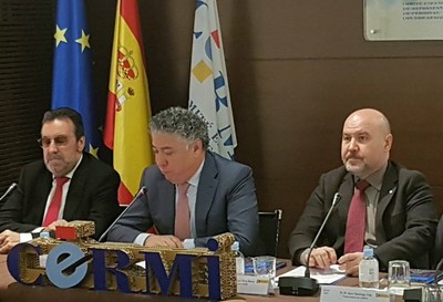 Tomás Burgos, flanqueado por Miguel Carballeda y Luis Cayo Pérez, presidente de la ONCE y su Fundación  y del CERMI, respectivamente.