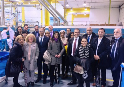 Visita del grupo a la lavandería de Lemoa