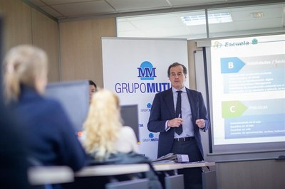 Una de las clases impartidas por la nueva Escuela