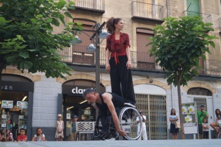 Escena Mobile en la calle