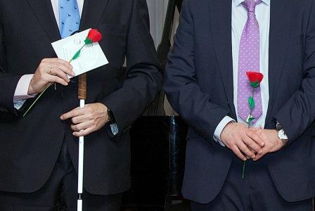 Una rosa también en el maratón de poesía de la territorial de madrid. detalle