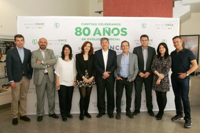 Foto de famiia del jurado de Radio y TV con los responsables del área de Comunicación de la ONCE