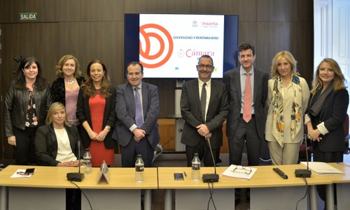 Foto de familia de todos los participantes en la Jornada