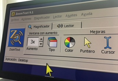 Pantalla de ordenador con la herramienta de ampliación ZoomText