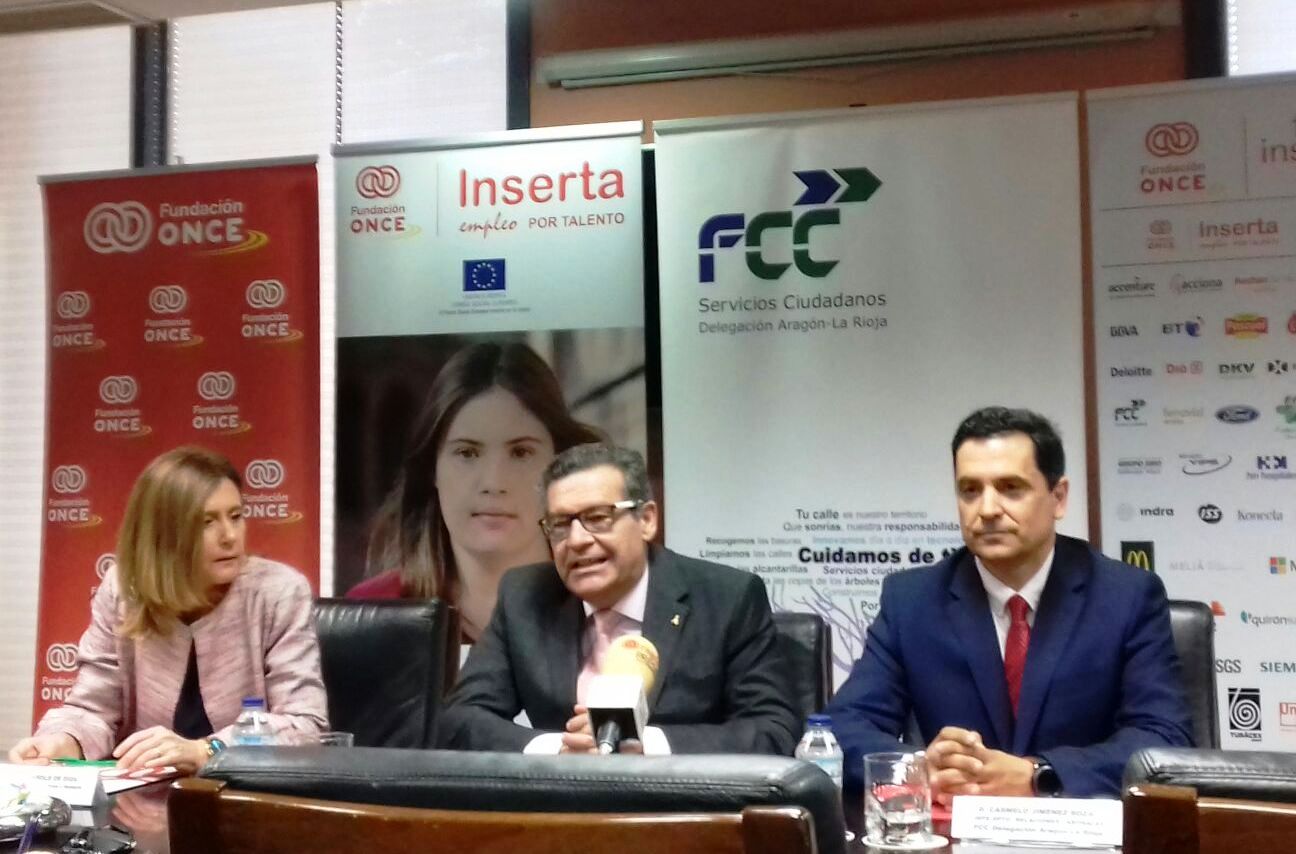 De izquierda a derecha, Lorena Basols, Ignacio Escanero y Carmelo Jiménez presentan los resultados de su colaboración