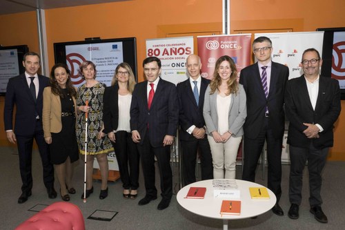 Foto de familia de los participantes en la presentación del proyecto D_Innovar