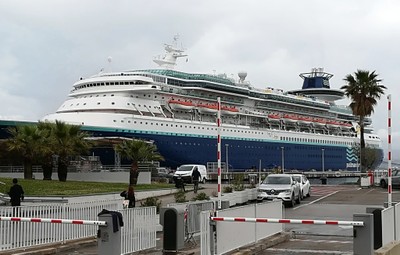 El barco atracado en el muelle de Ajaccio, una de las paradas turísticas del crucero
