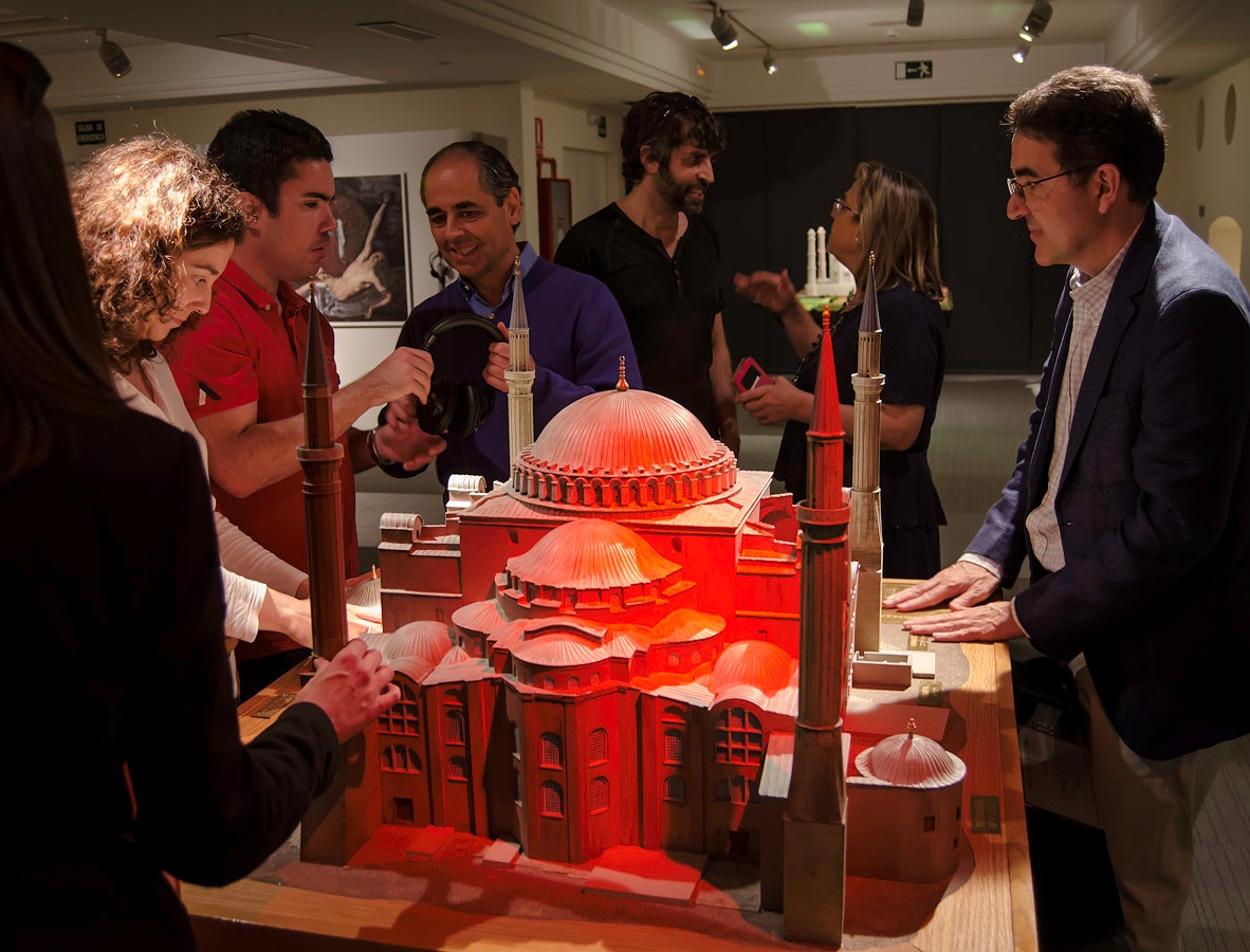 Un momento de la presentación de la Maqueta de Santa Sofía con sonidos de su ambiente