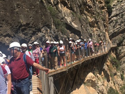 El grupo al completo recorriendo el trayecto