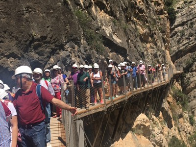 El grupo al completo recorriendo el trayecto