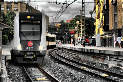 El Metro de Valencia a su paso por la estación de Torrent