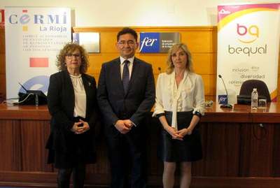 José Antonio Martín junto a Maite Seoane y Manuela Muro