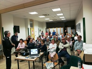 Reunión de afiliados en la jornada informativa convocada por la ONCE en Albacete
