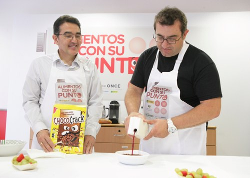 Sergio se equivoca de envase a la hora de preparar un desayuno de leche con cereales