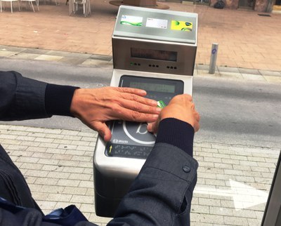 Lector  accesible de tarjetas de transporte en Álava