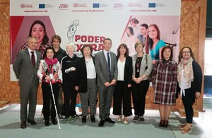 Representantes de la ONCE y su Fundación y de las instituciones asturianas, en la inauguración de la jornada formativa