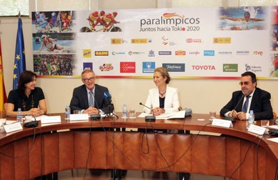 De izquierda a derecha, Mª José Rienda, el ministro Guirao, la infanta Elena y Miguel Carballeda