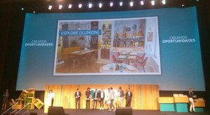 Escenario del acto de clausura del programa, con la entrega de diplomas a los jóvenes cursillistas