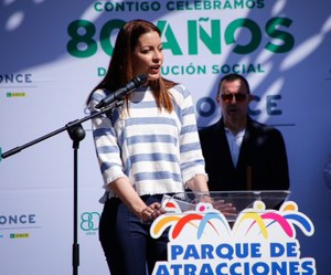 La consejera de Políticas Sociales y Familia de la Comunidad de Madrid, Dolores Moreno, se dirige a los miembros de la ONCE