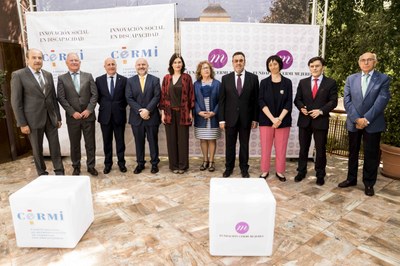 La ministra Montón y su secretaria de Estado de Bienestar Social, Mª Pilar Díaz (en el centro) con la plana mayor del CERMI