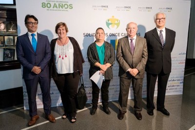 Los premiados en Canarias posan, juntos, al inicio de la gala