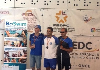 Podium de medallistas, encabezado por Iván Salguero
