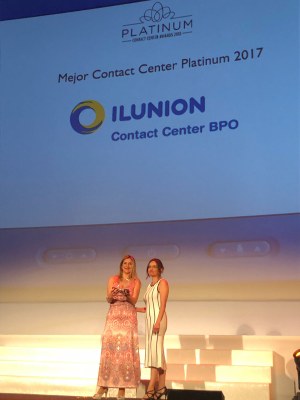 Susana Sánchez recoge el premio durante la gala