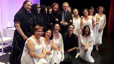 Manuel Galiana con las actrices de Jacaranda 11