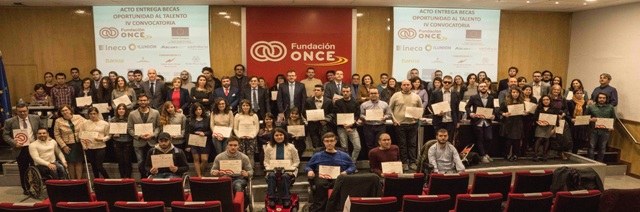 Foto familia becados