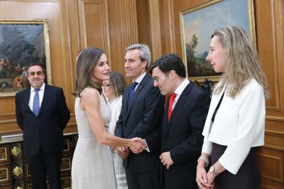Doña Letizia saluda a Alberto Durán