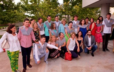 Grupo de nuevos graduados en Alicante