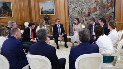La reina conversando con los miembros del Consejo General de la ONCE durante la audiencia (Copyrigth Casa Real)