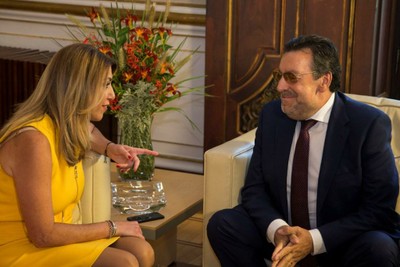 La presidenta Díaz y Miguel Carballeda en un momento de su animada charla en el Palacio de San Telmo