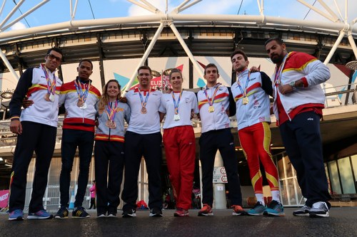 Los atletas españoles que obtuvieron medalla en el último Mundial de Londres'2017 posan en la capital británica con sus metales