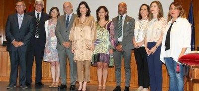 La ministra Montón (quinta por la izquierda), flanqueada por todo su equipo de nuevos altos cargos